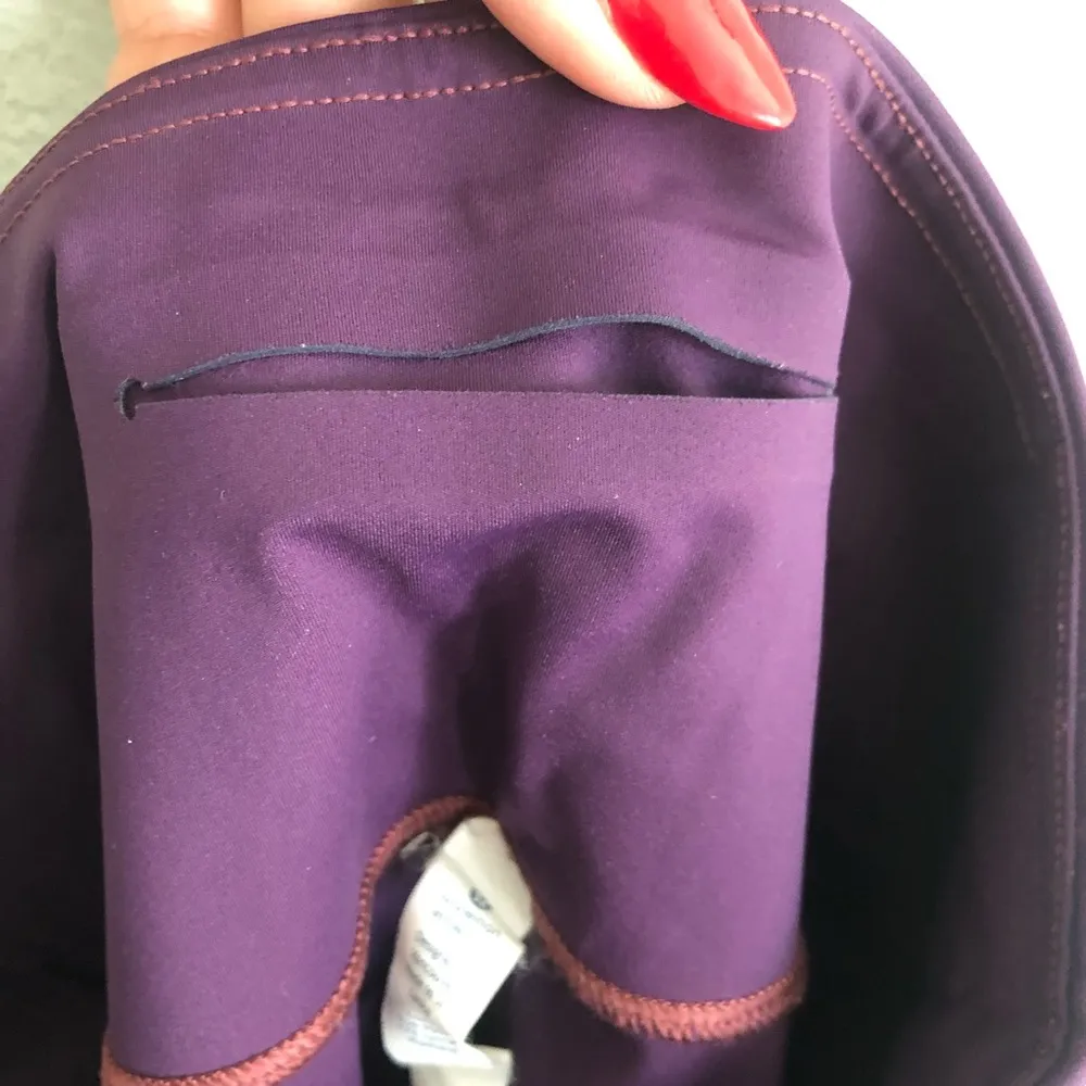 Lululemon Eggplant with light purple stitching 7/8 Leggings. Size 6 - Image 6