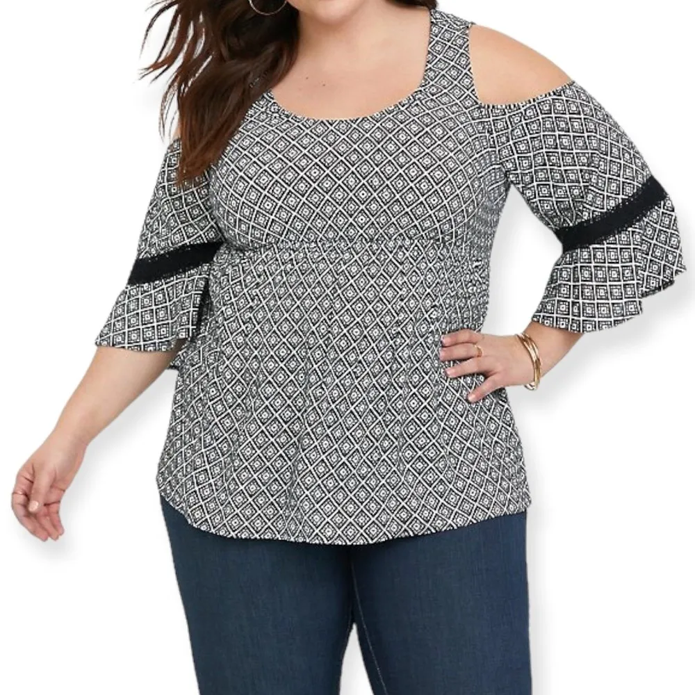 3/4 Sleeve Gauze Cold Shoulder Lace Detail Top - Image 2