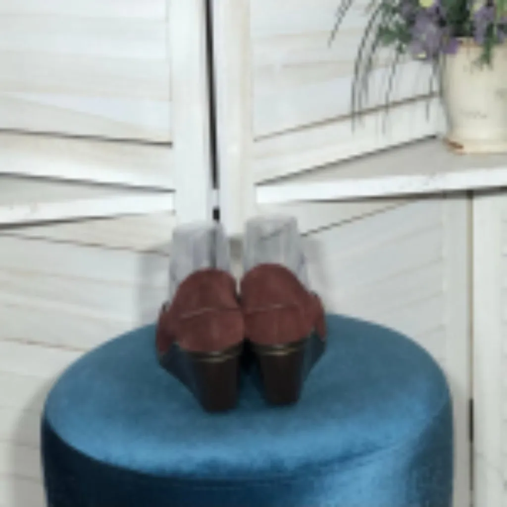 Arturo Chiang Driving Wedge Loafers Suede Leather Chain Detail Burgundy sz US 8 - Image 4