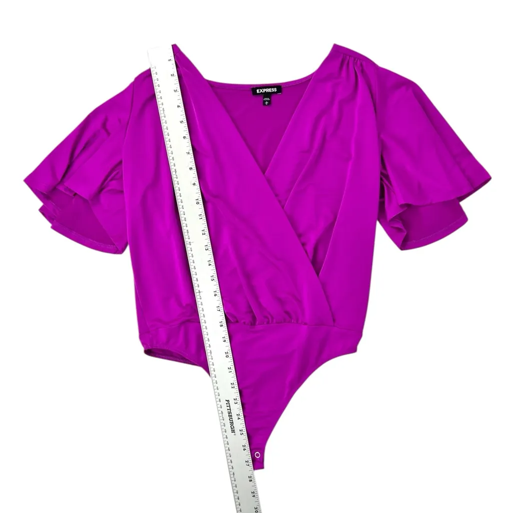 Express Body Contour Fuchsia Pink Short Sleeve V-Neck Bodysuit Thong Size Medium - Image 4
