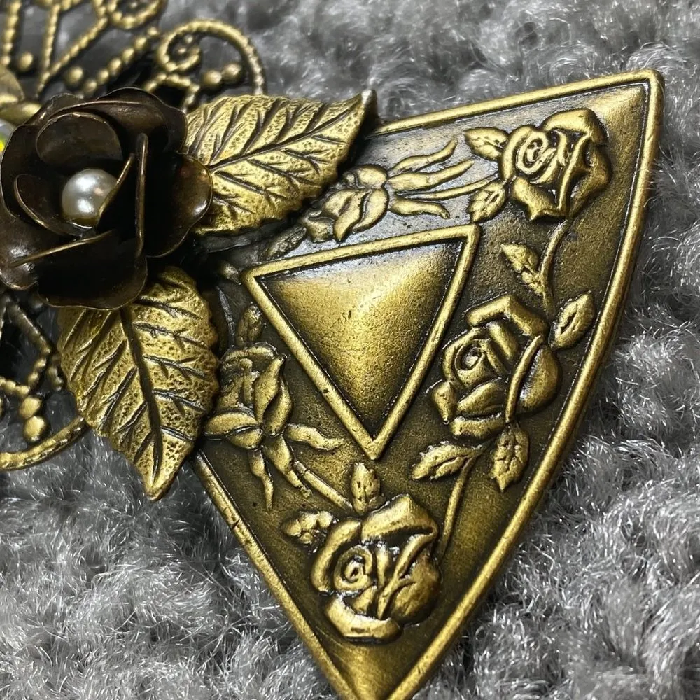 Angel Pin Brooch Marked KC Vintage Gold Tone Halo Rose Flower Guardian Christian - Image 5