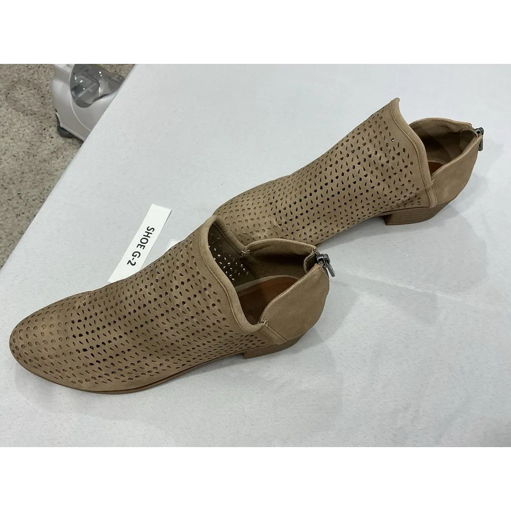 Womans Indigo Rd Slip On Booties 8 M Tan Vented Back Zip Small Heel - Image 3