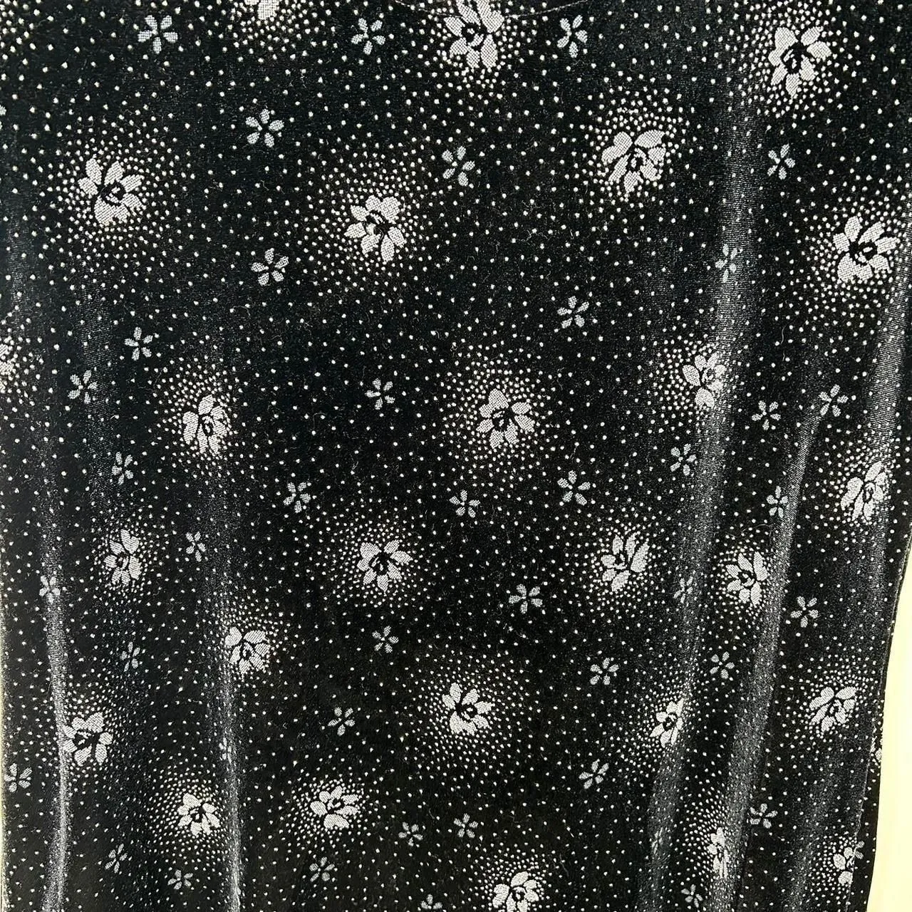 Vintage Black velvet mini dress with silver white flowers 90s 1990s - Image 5