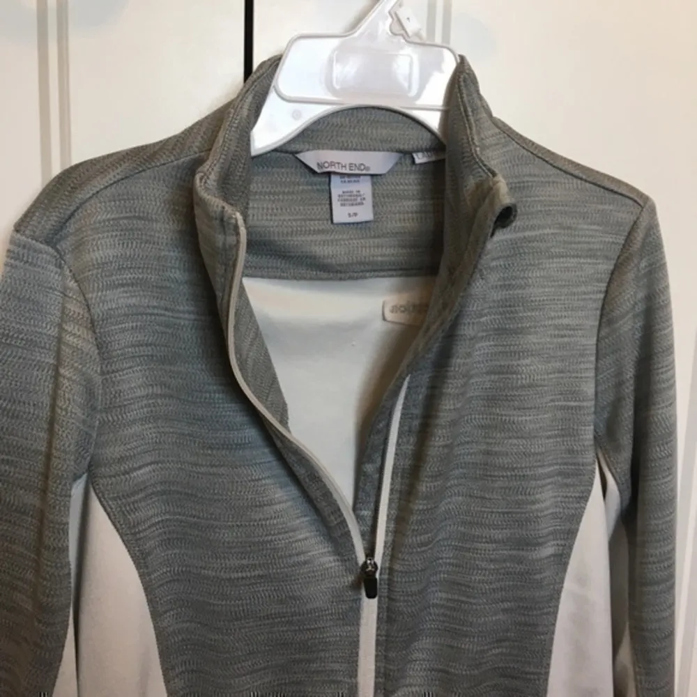North End Women’s size small  running jacket - Image 9