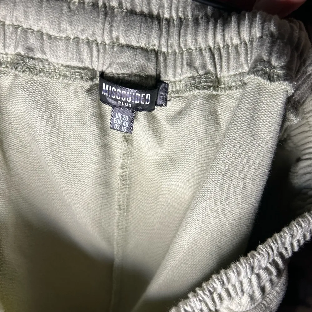 Misguided Olive Green Sweat Shorts Size 16 - Image 4