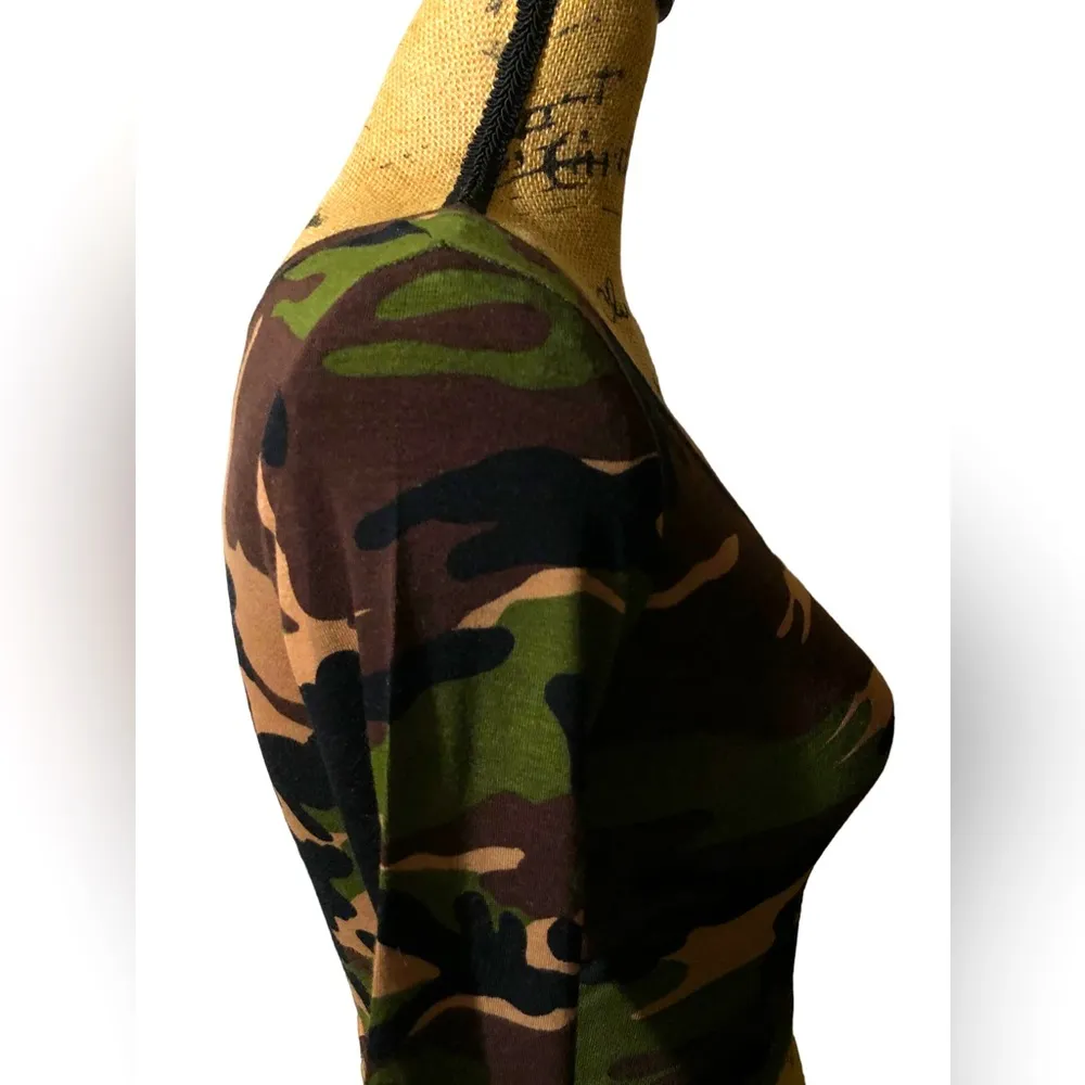 LE3NO Camouflage Crop Top NWOT Size XS - Image 2