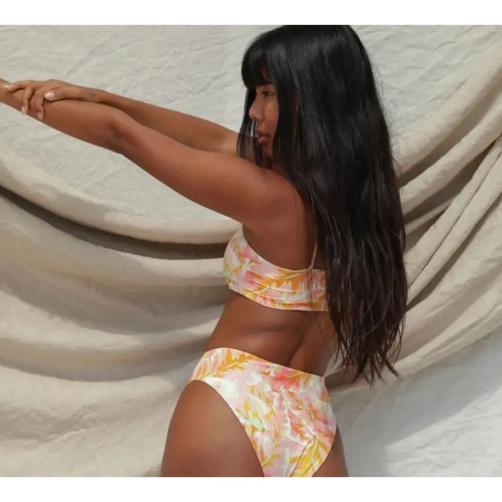 NWT Stone Fox Swim Bliss Bikini Top - Hot Tropix Print Size XL - Image 2