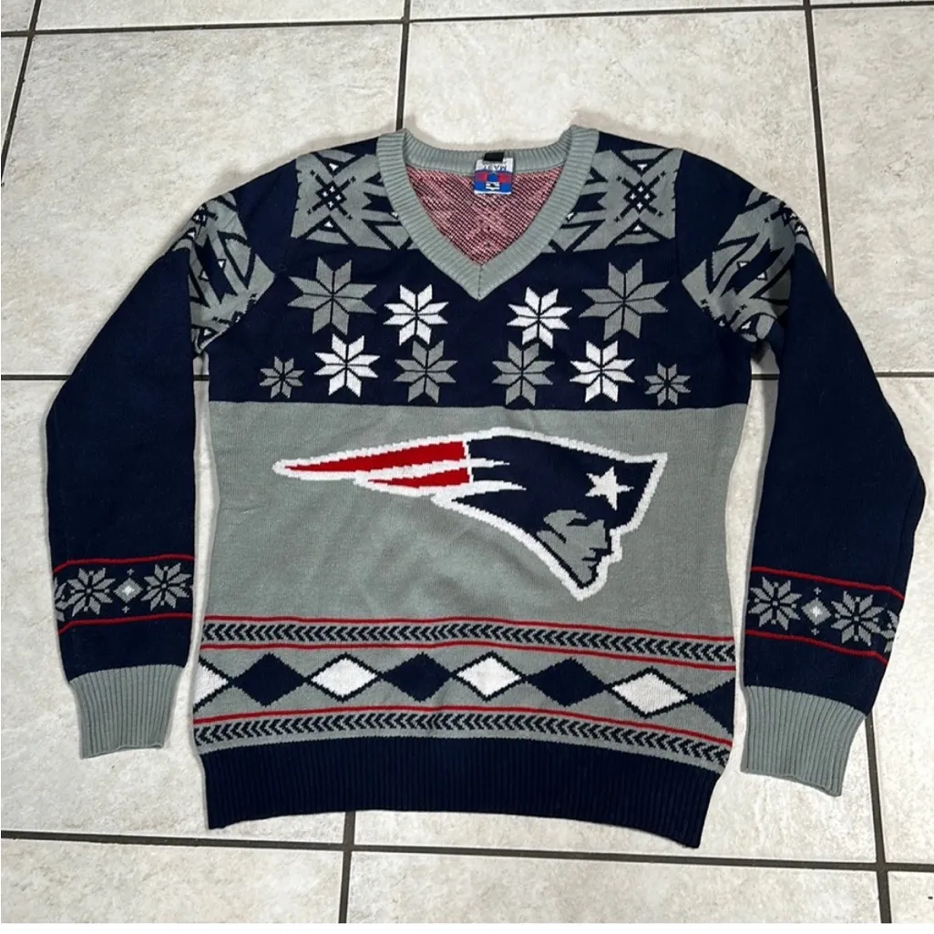 $25 was $32 NFL V-Neck New England fair isle sweater Sweater Blue and Gray small - Image 5