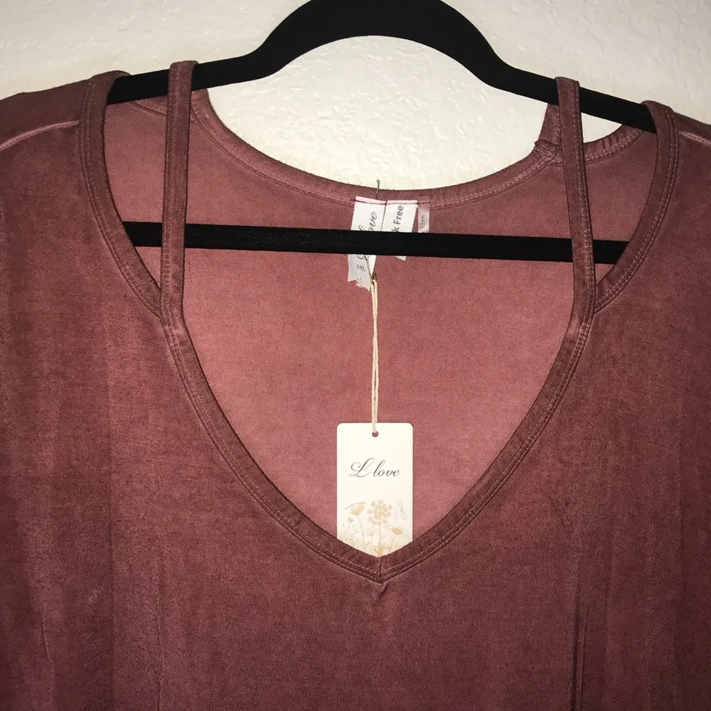 L Love Tee Maroon V Neck Cut Out Neckline Boutique Top Sz 3X BNWT (Bought Local) - Image 3