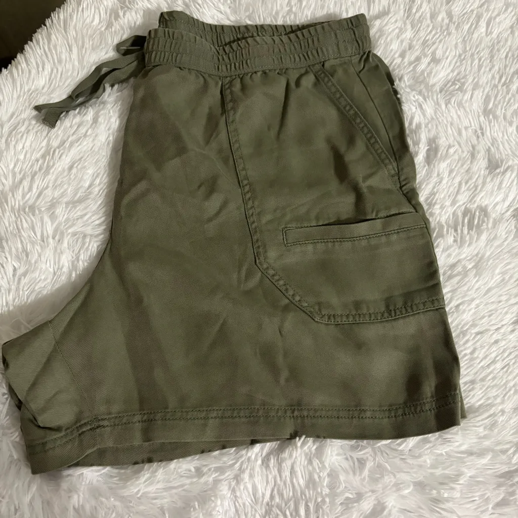 Talbots Olive Cargo Shorts - Image 4
