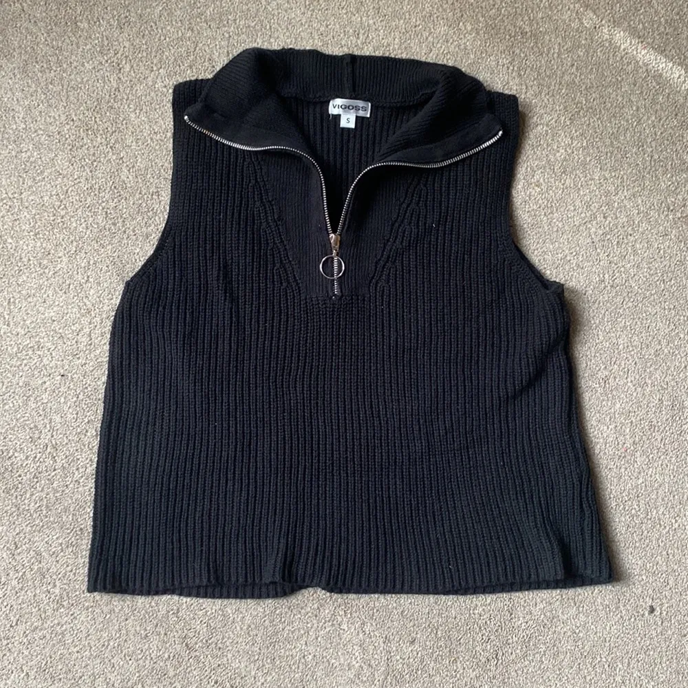 Vigoss Black Half Zip Sleeveless Sweater Size S - Image 2