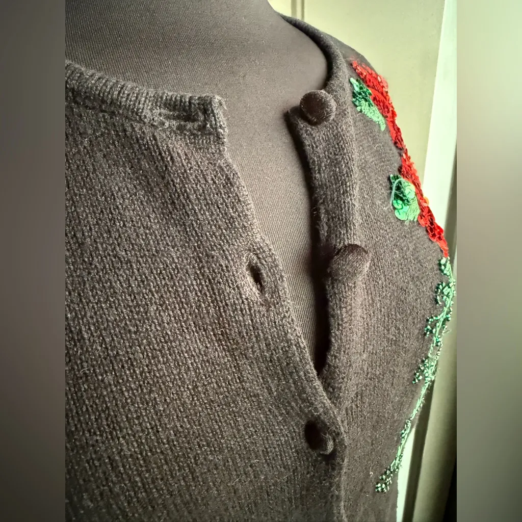 Vintage Tiara International sequin embroidered poinsettia cardigan, size small Red - Image 5