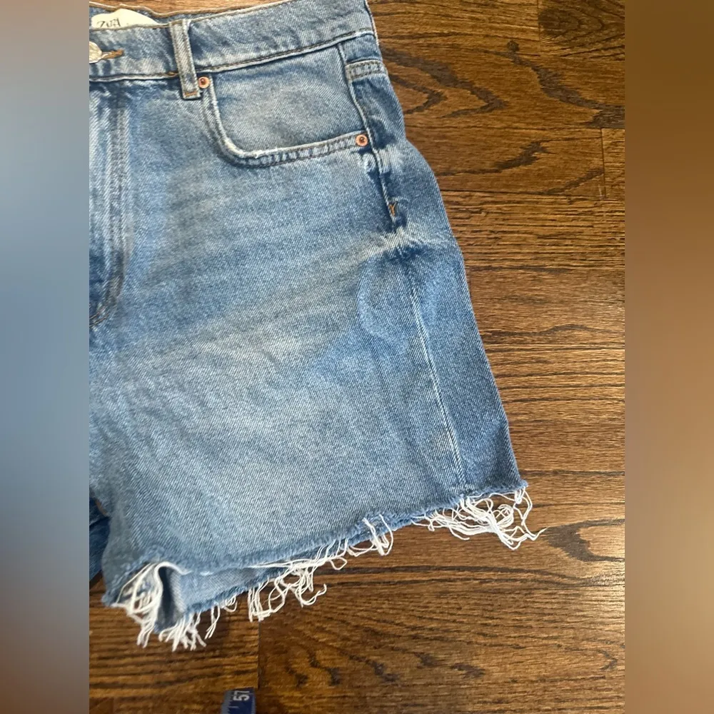 Zara 90’s Denim Bermuda Shorts size 6. Bloggers Favorite  1230 - Image 4