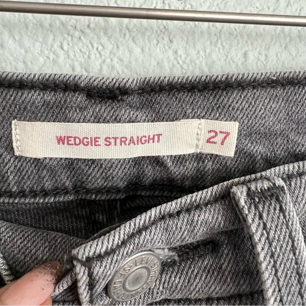 Levi’s Grey Wedgie Straight Fit Jeans. Size 27. - Image 6