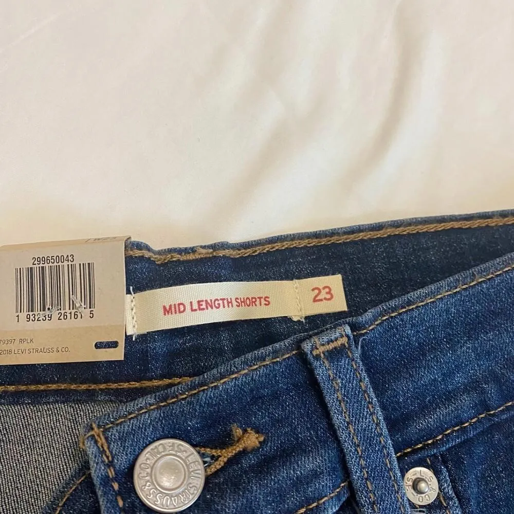Levi's Mid length shorts size 23 - Image 2