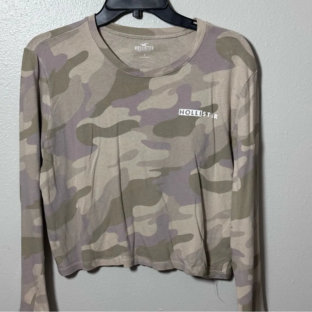 Hollister Women‎ Beige/Green cropped Long sleeve Camo size small - Image 2