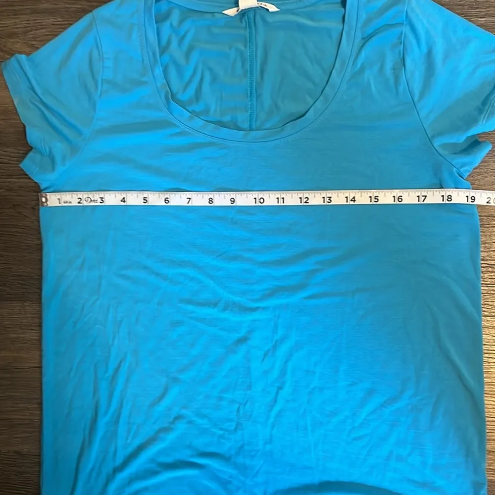 Athleta Turquoise Blue Fitted Short Sleeve Tee Short - Small - Image 6