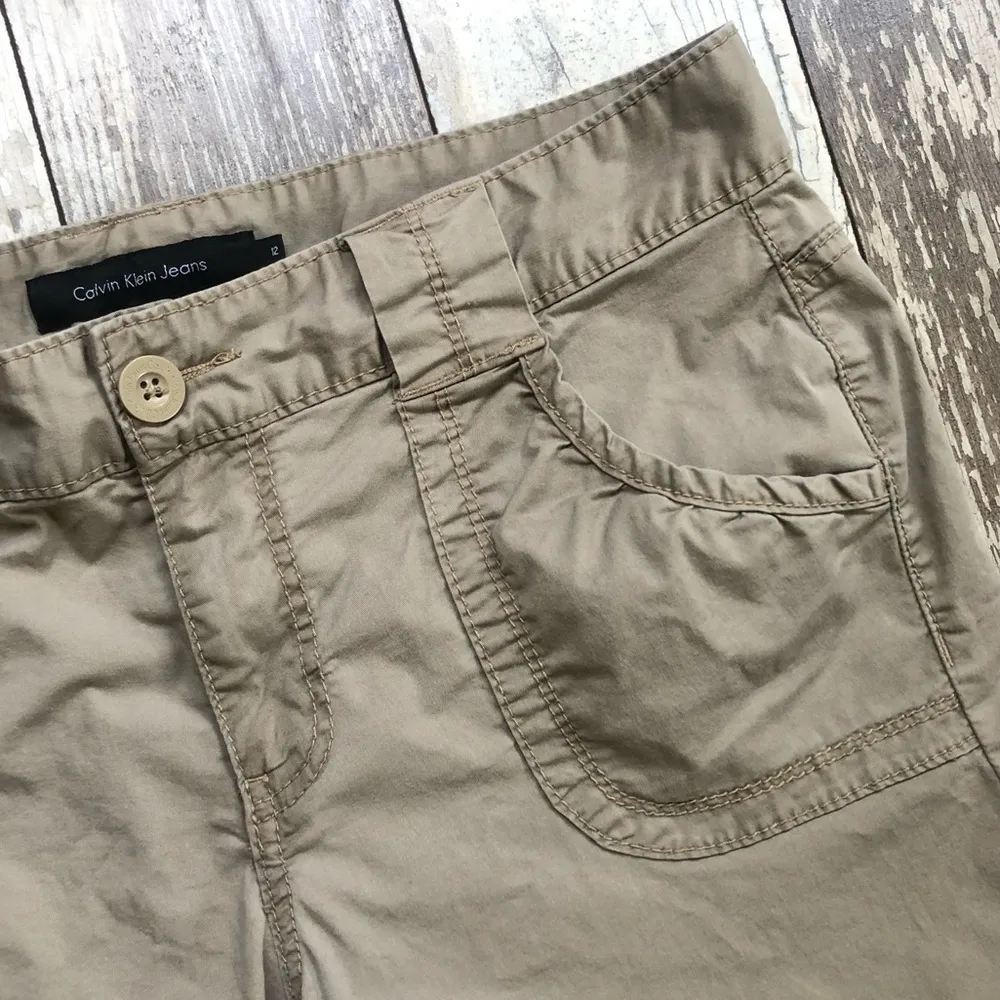 Calvin Klein Jeans khaki Bermuda shorts size 12 - Image 3