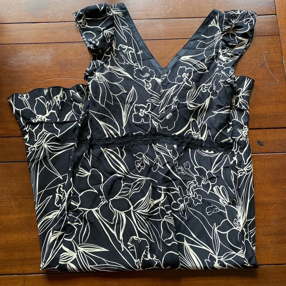 INC International Concepts Petite size 6 black floral dress - Image 3