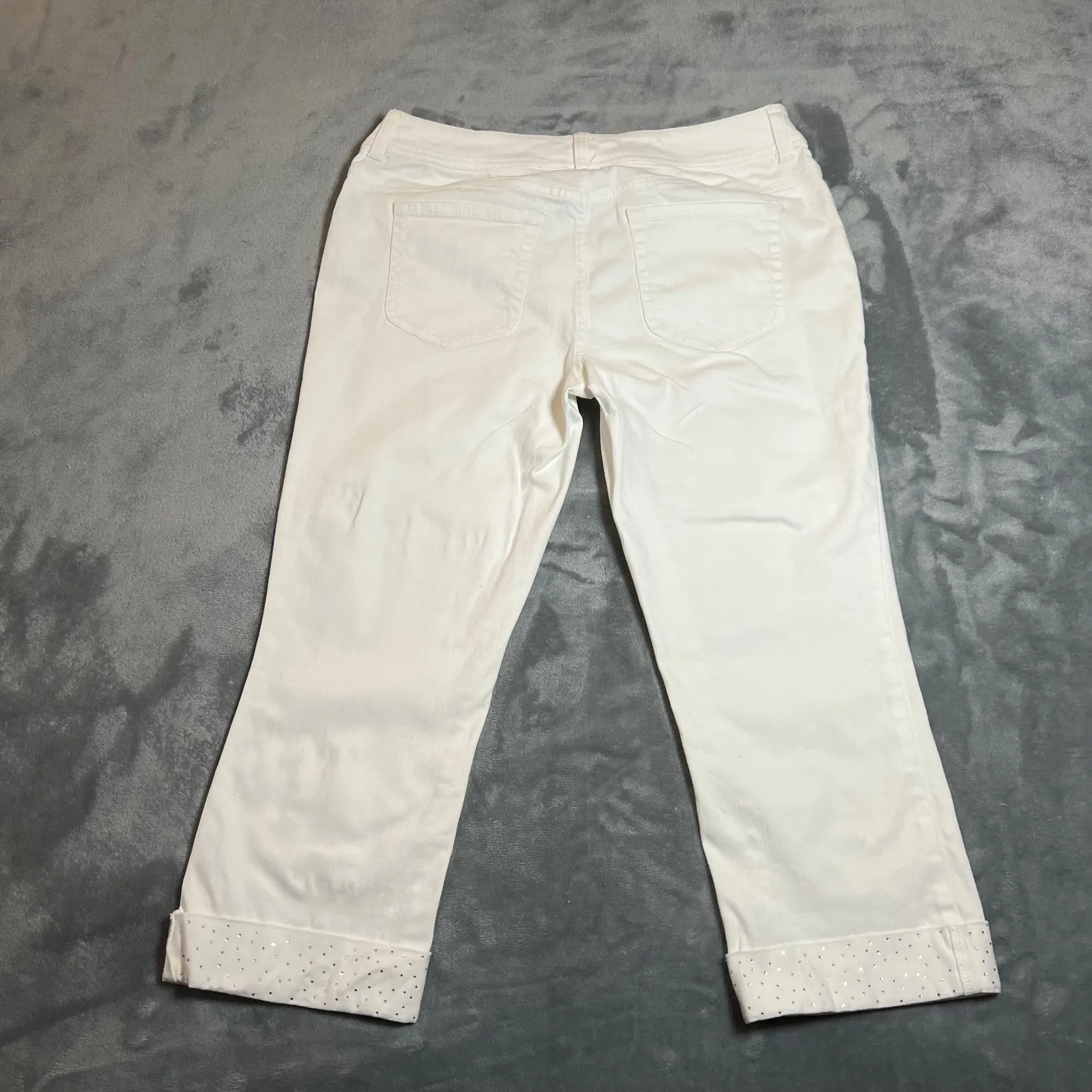 Chico's Embellished Capri Jeans Size 4/S Casual Preppy Coastal Beach Minimalist - Image 2