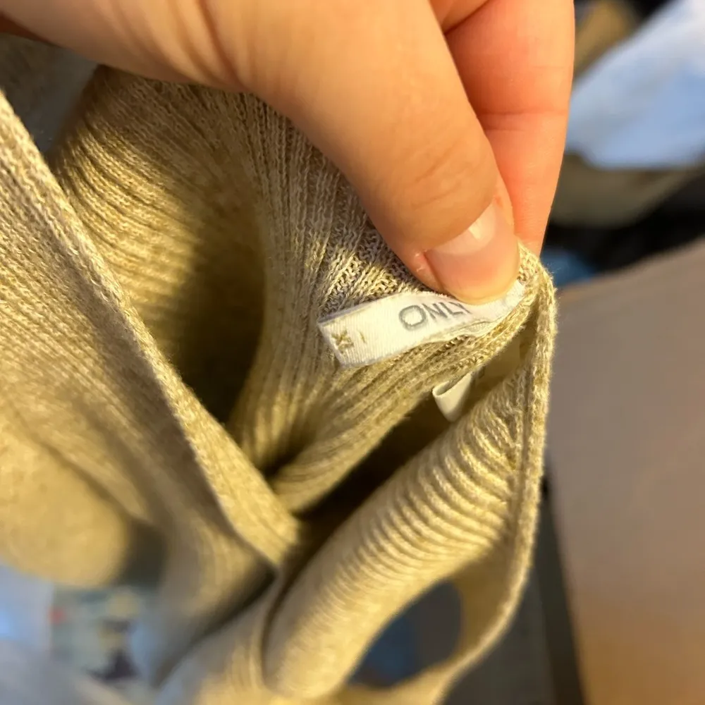 ONLY OATMEAL KNIT SWEATER TANK - Image 3