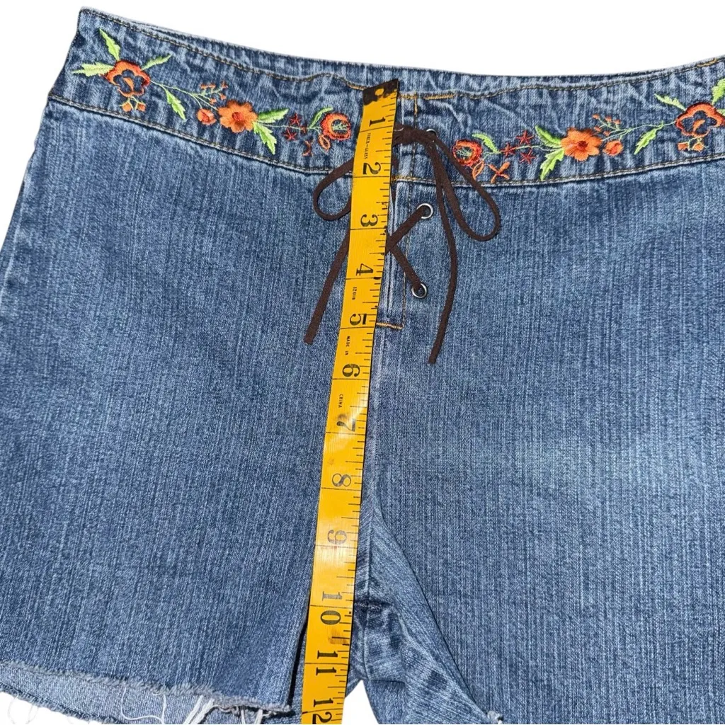 VTG Jordache Floral Embroidered Lace-Up Cutoff Denim Shorts Sz 28 Y2K Bareback - Image 9