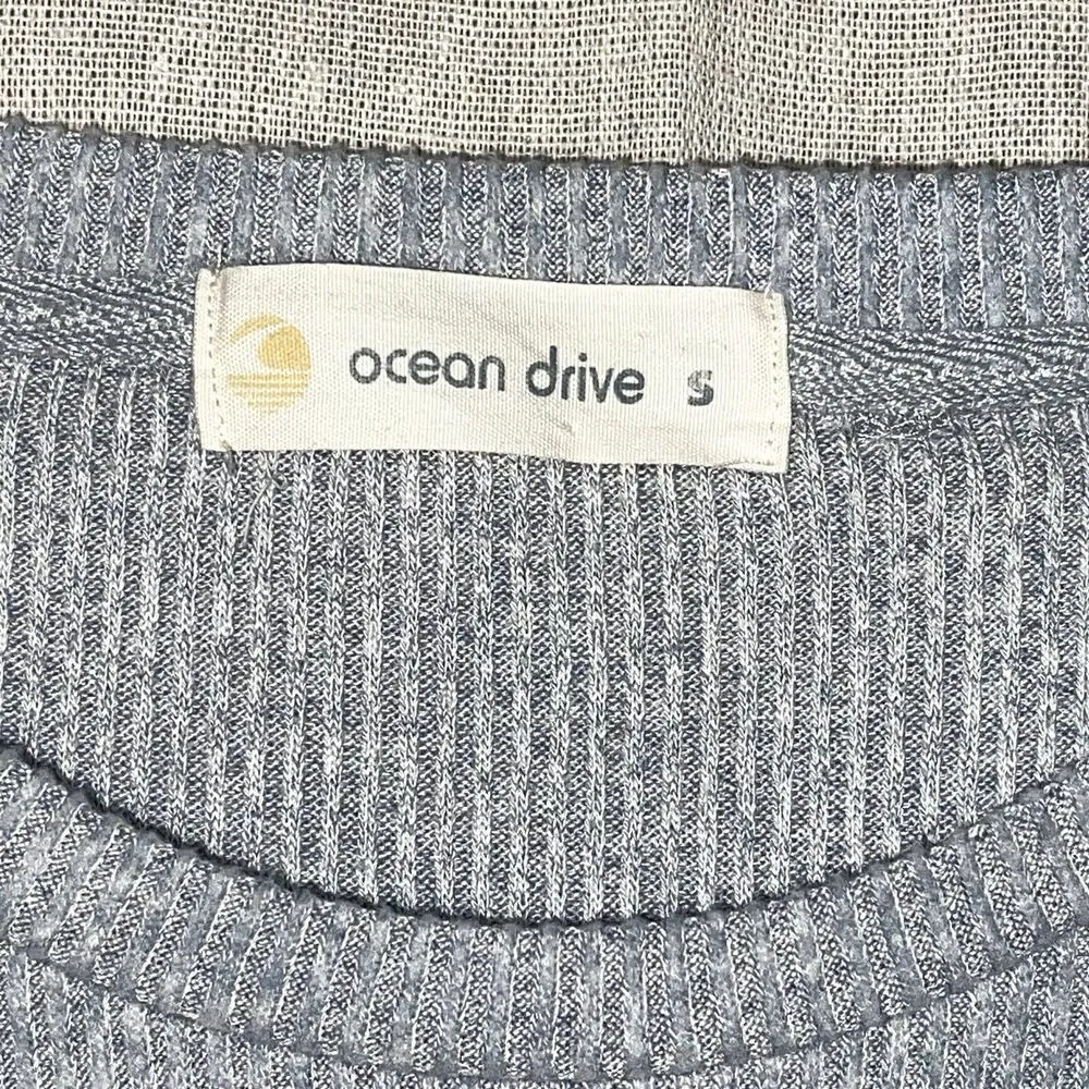 Ocean Drive | Ribbed Gray-Blue Pocket Tee | Small - Image 5