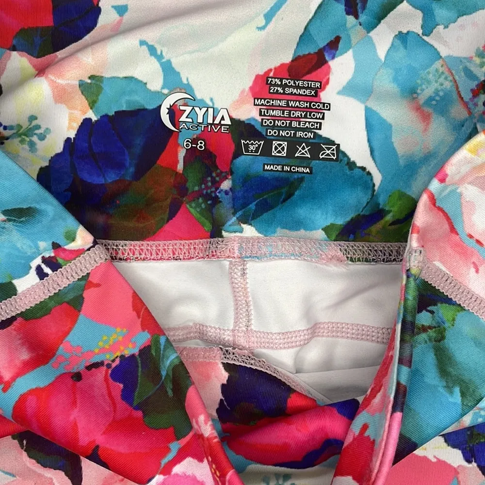 Zyia active dual zipper pocket light n tight Hi-rise floral capri legging - Image 4