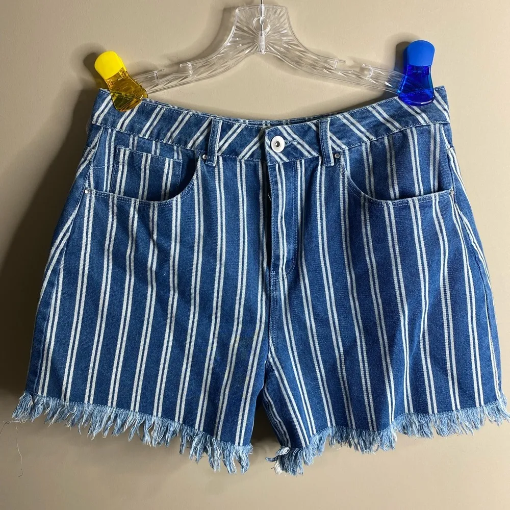 A Loves A high rise shorts 30 - Image 4