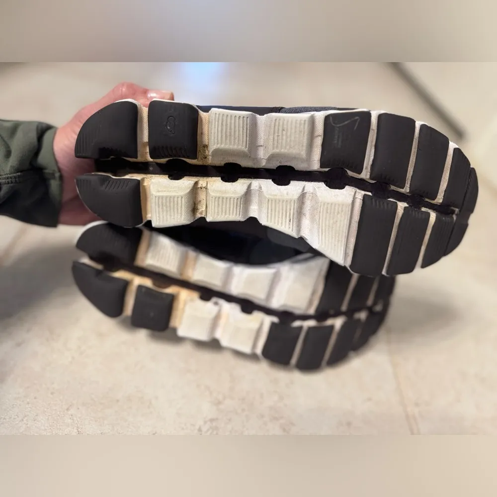 On‎ Women's Cloud Terry Sneakers, 7.5 Black - Image 4