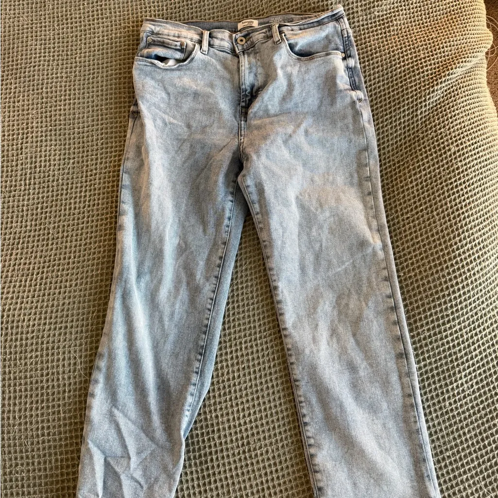 Kensie Light Wash Ankle Jeans - Image 2