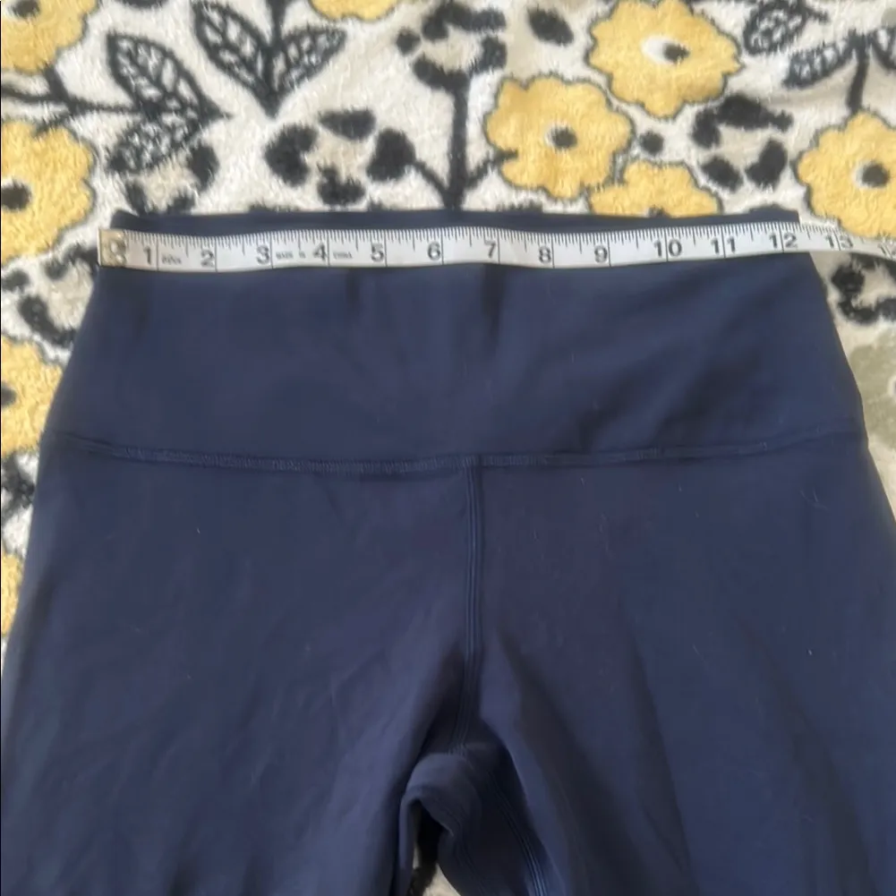 Lululemon Women’s Navy Blue Cropped Leggings EUC Size 8 - Image 4