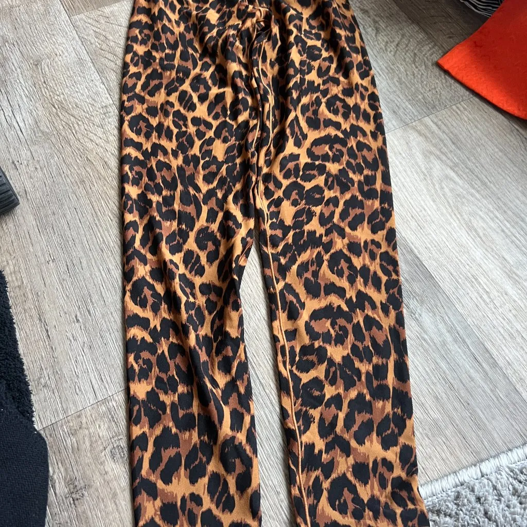 Aerie Offline animal print criss cross leggings size small - Image 5