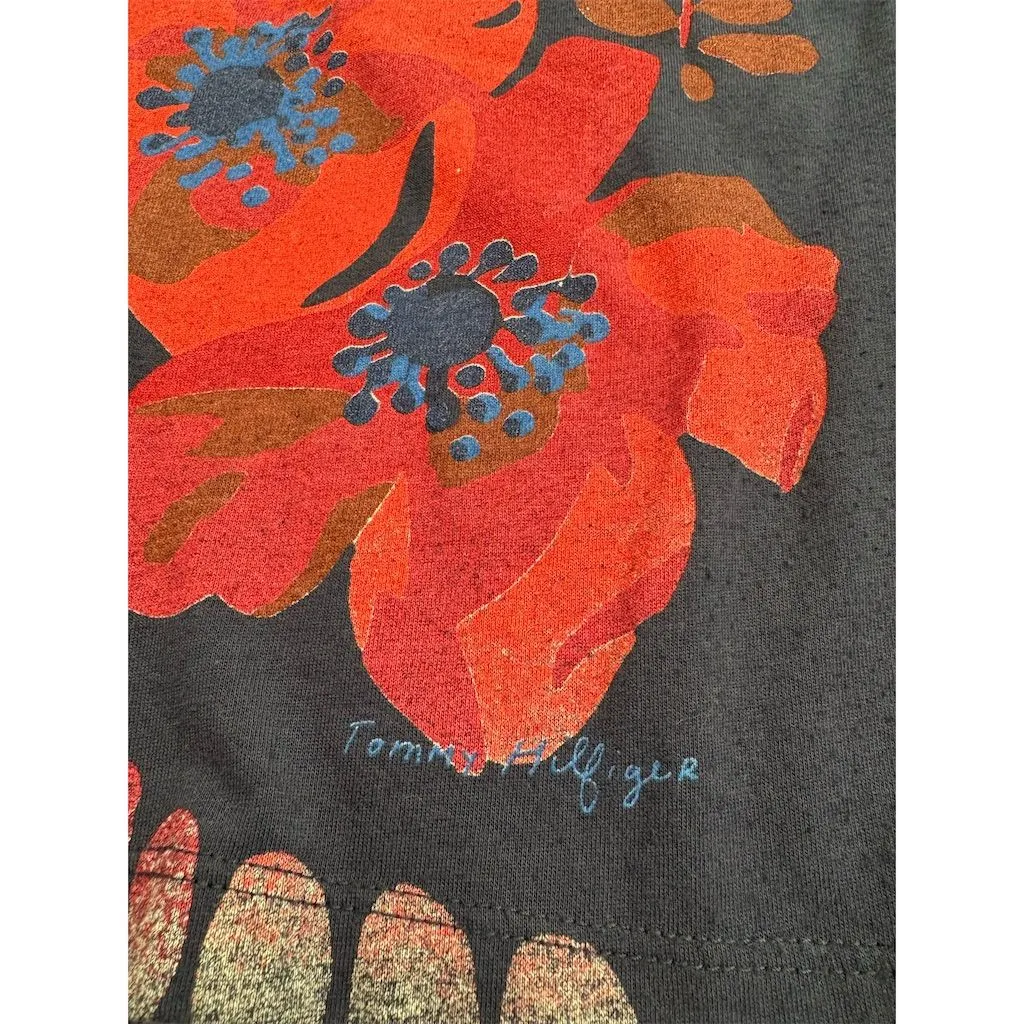 Tommy Hilfiger Vintage Women's Floral‎ V-Neck T-Shirt Size M signed on bottom - Image 3