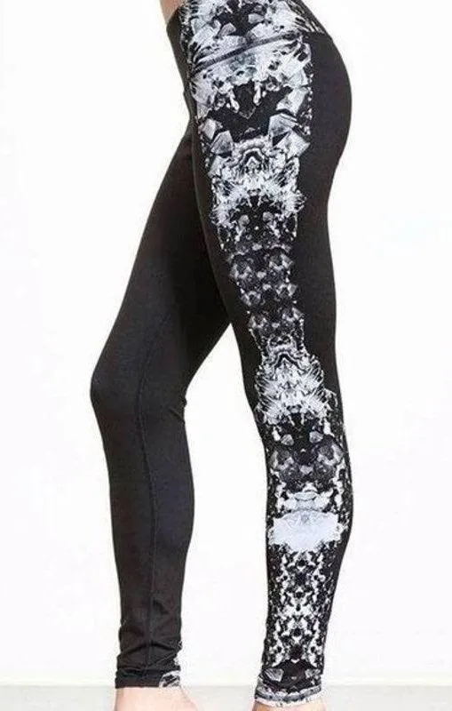 Alo Yoga Black White Dark Krystal Graphic High Waisted Airbrush Workout Leggings - Image 3
