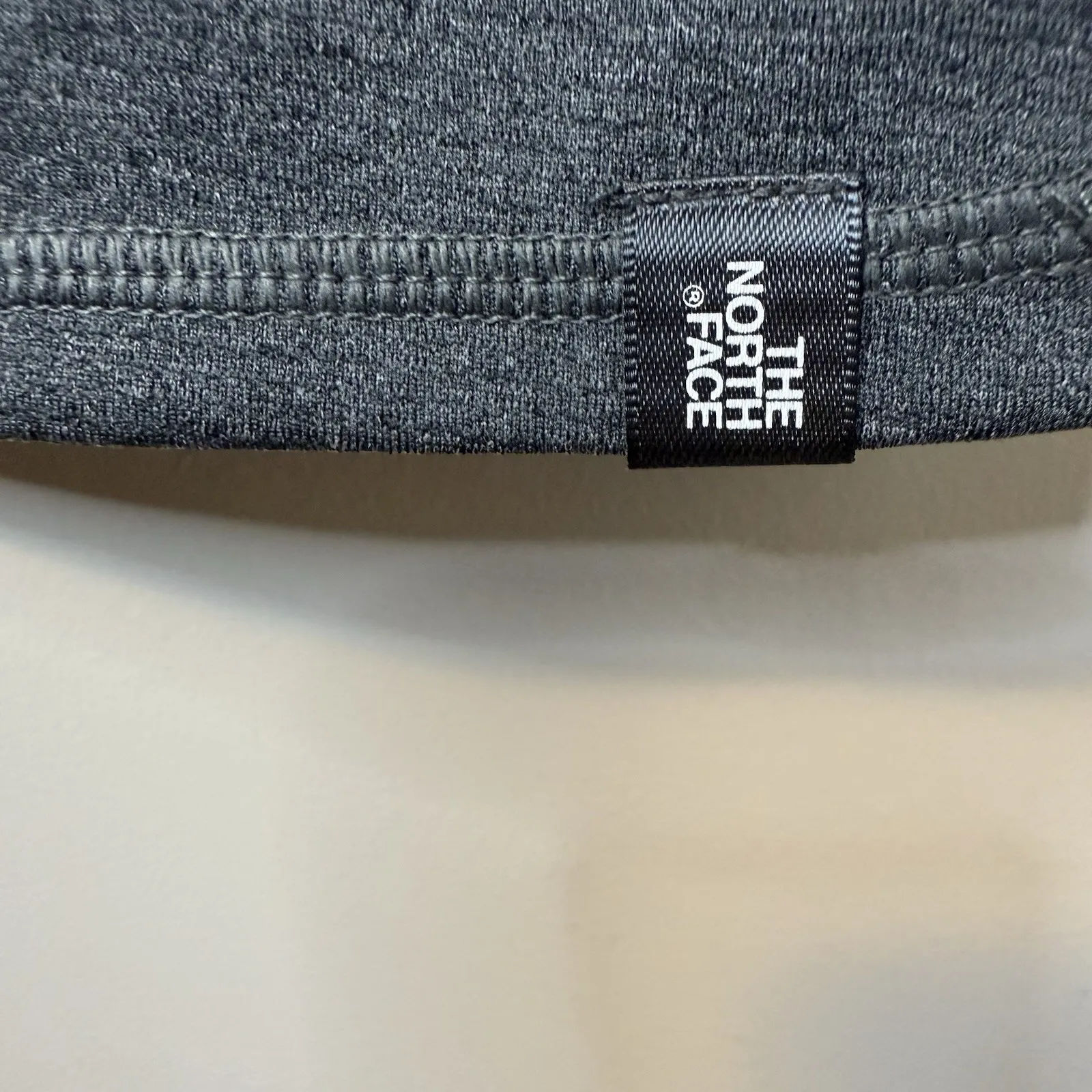 The North Face Women's Windsor NWOT Light Gray Striped V-Neck T-Shirt Sz Small # - Image 5