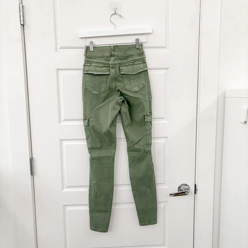 NEW Spanx Stretch Twill Ankle Cargo Pant - Image 5