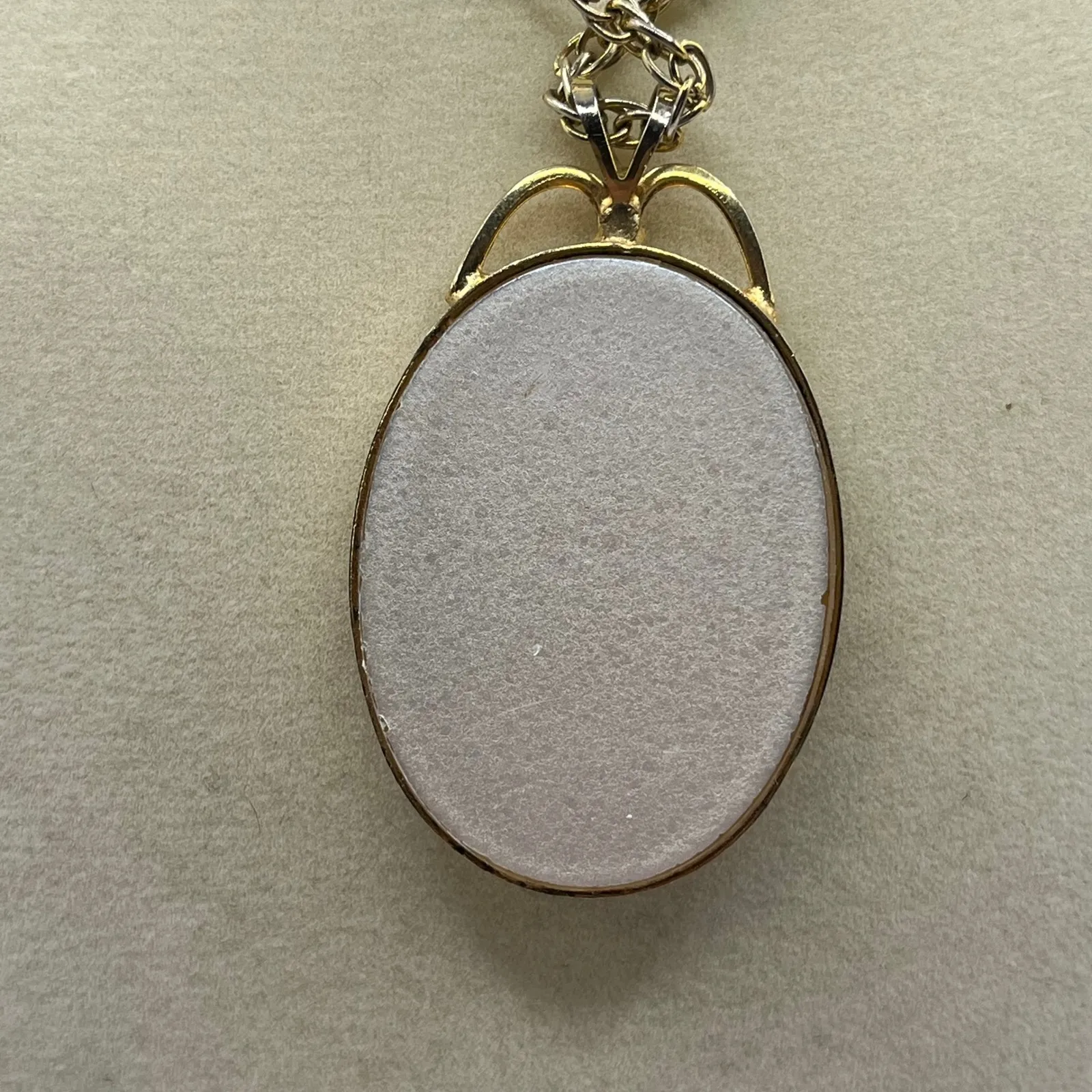 Vintage Gold Tone Oval Floral Pendant Necklace Painted Flower Art Deco Style - Image 3