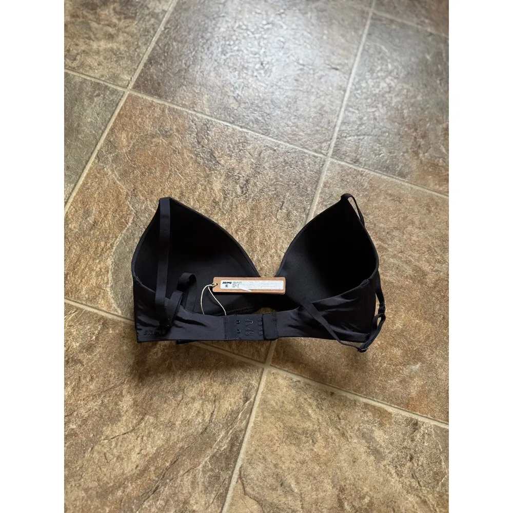 Skims Wireless Form Lightly Lined Bra Onyx 32C - Image 4