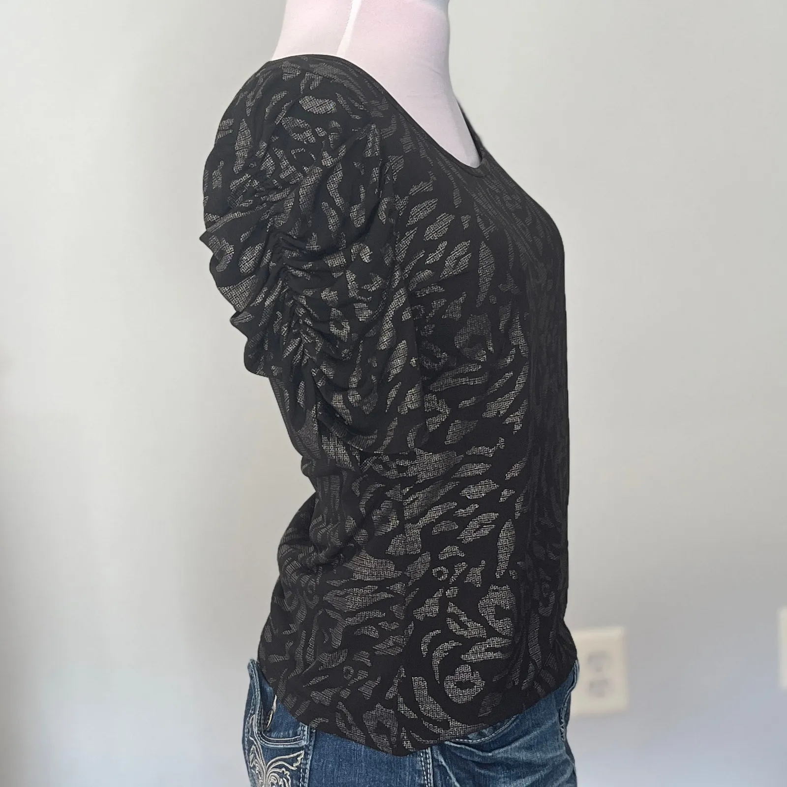 Worthington | Slinky Animal Print Top | Size M | Sparkly Ruffle Sleeve Blouse - Image 8