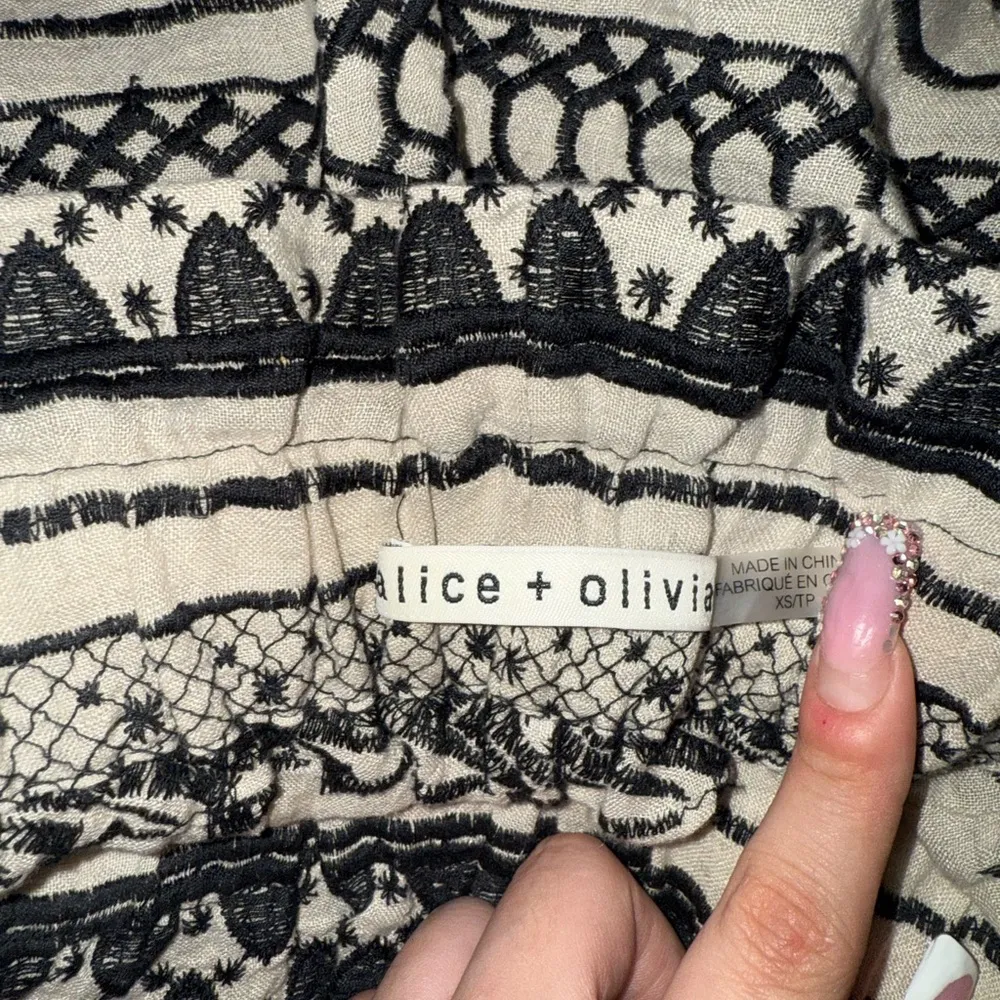 Alice +‎ Olivia Matthew Paper Bag Shorts NWOT Size XS - Image 3
