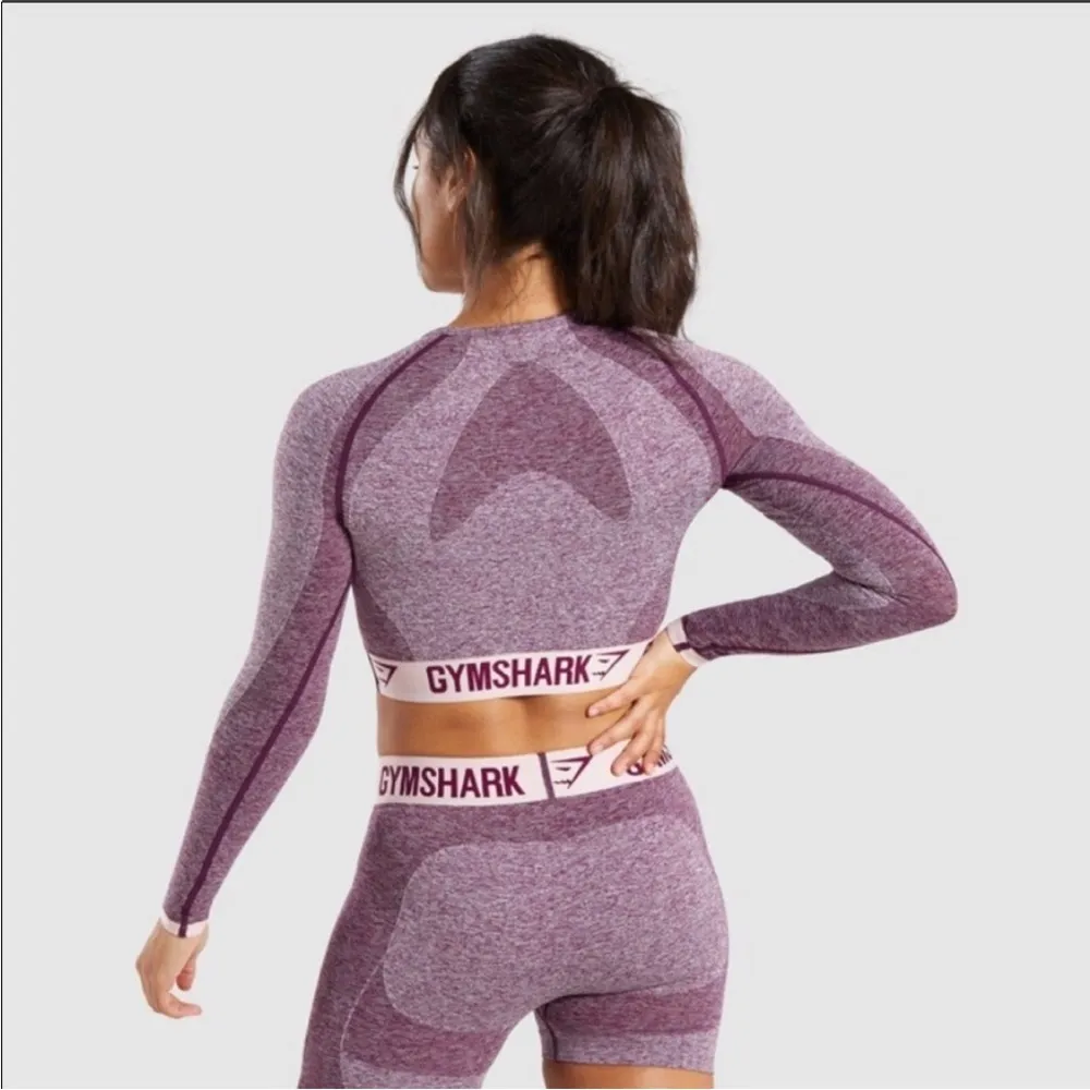 Gymshark Women's Purple Long Sleeve Crop Top and shorts  set SZ:M - Image 2