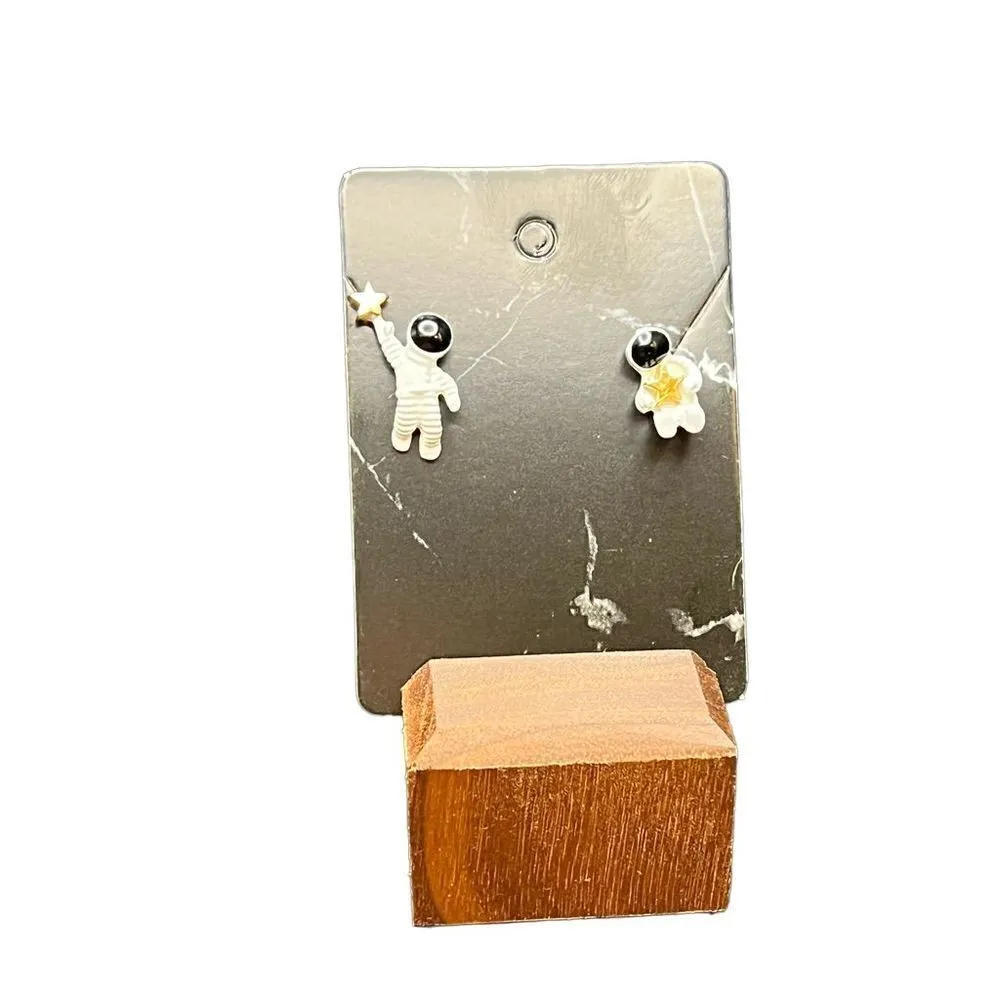New! Astronaut and Star Asymmetrical Earrings White - Image 2