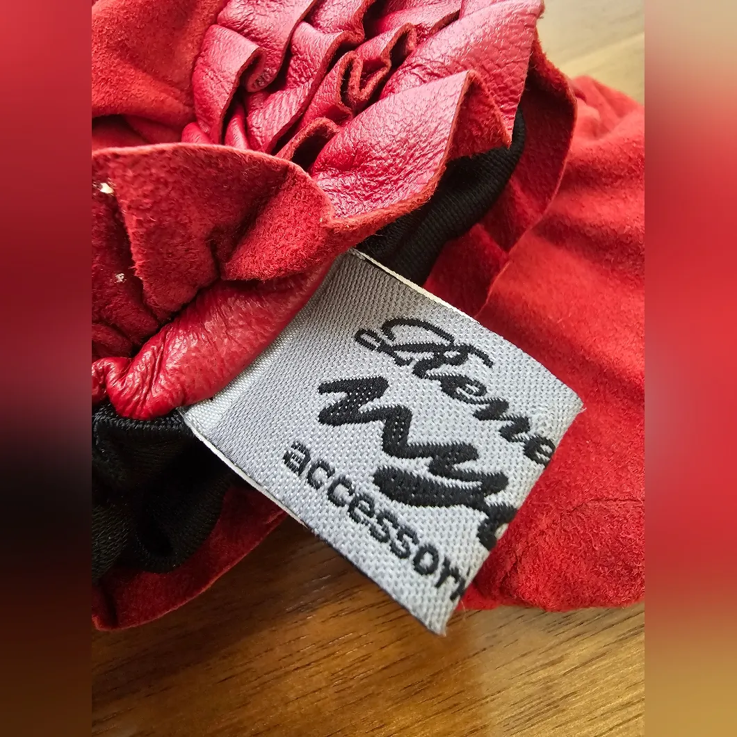 Red Suede and Leather ruffle Gloves Size 8 L - Image 4