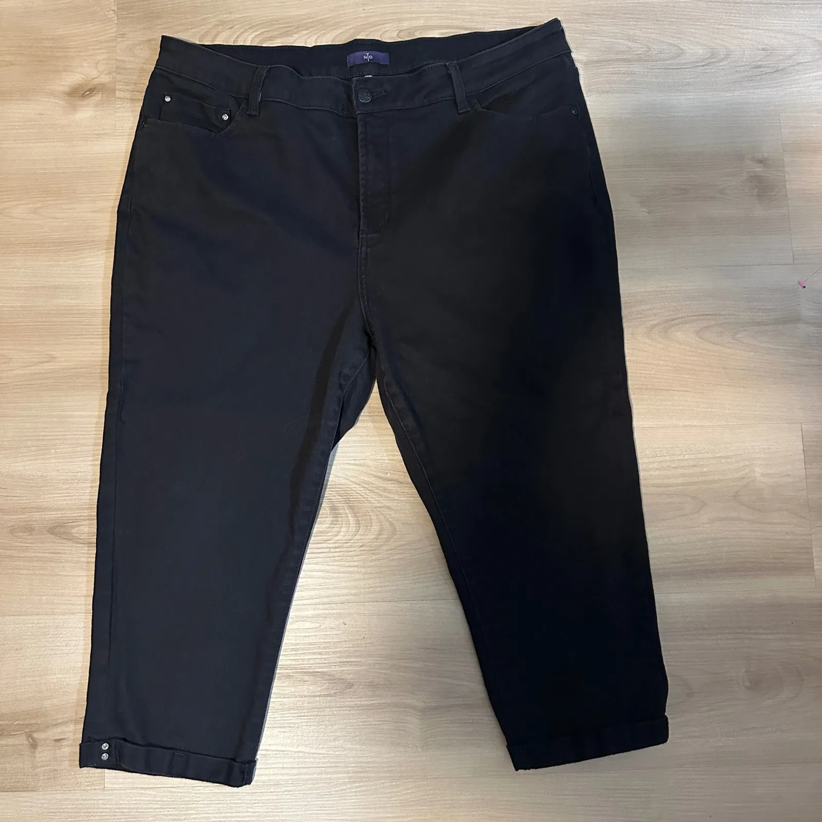 NYDJ Not Your Daughter‎ Women's 18W Black Capris Pants Cropped Sculpt Stretch - Image 3