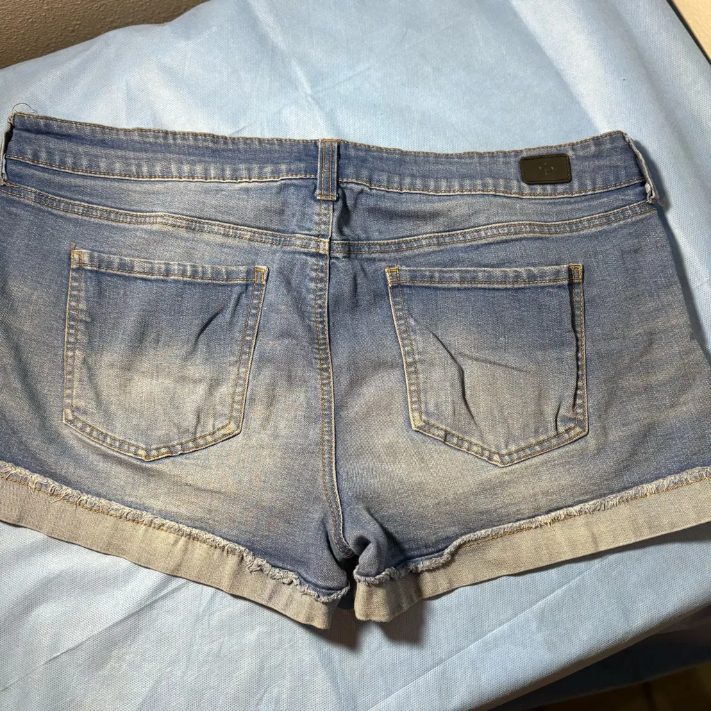 Celebrity Pink Light Blue Jean Shorts - Image 5