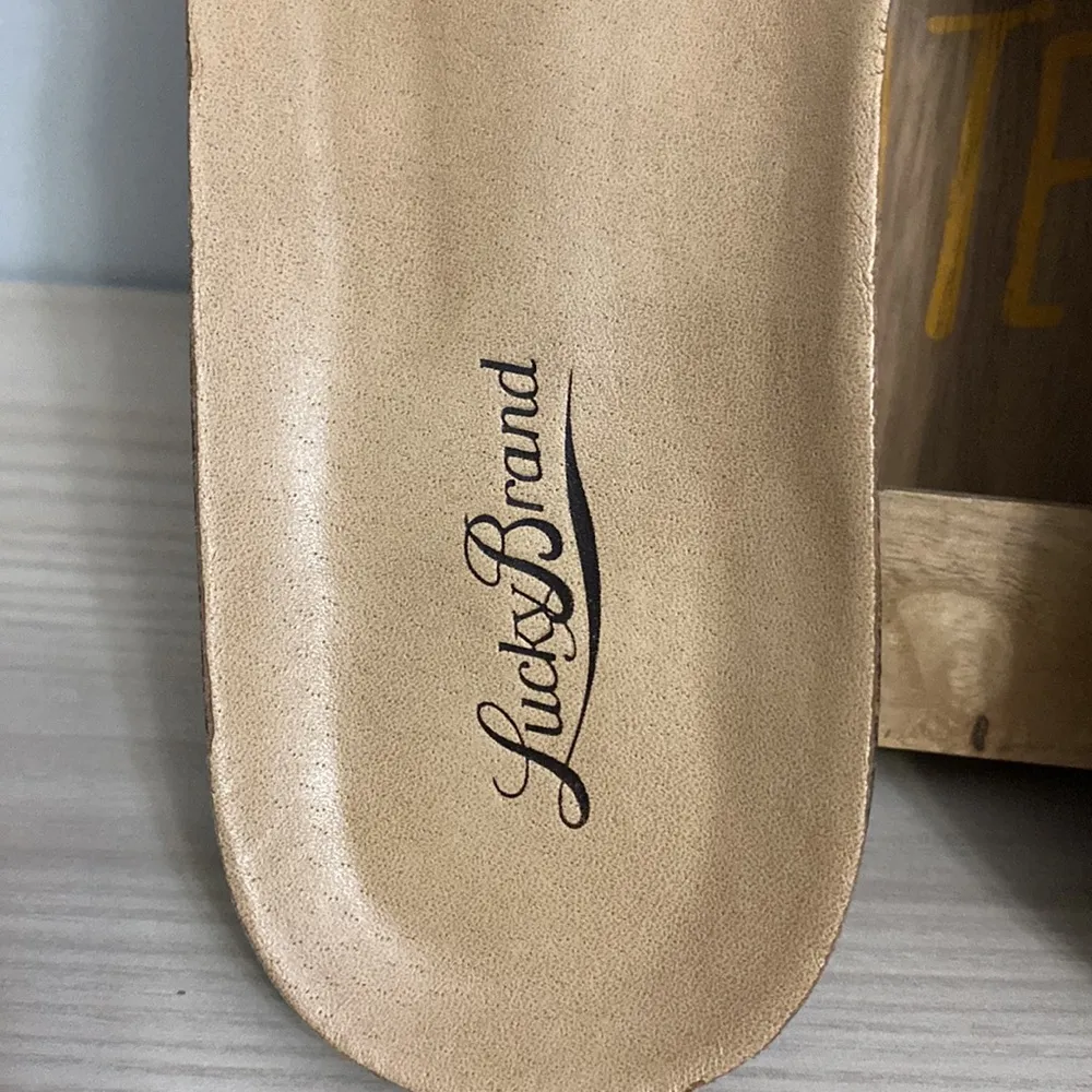 Lucky Brand women’s gold Dolliee sandals. Size 7.5 - Image 2