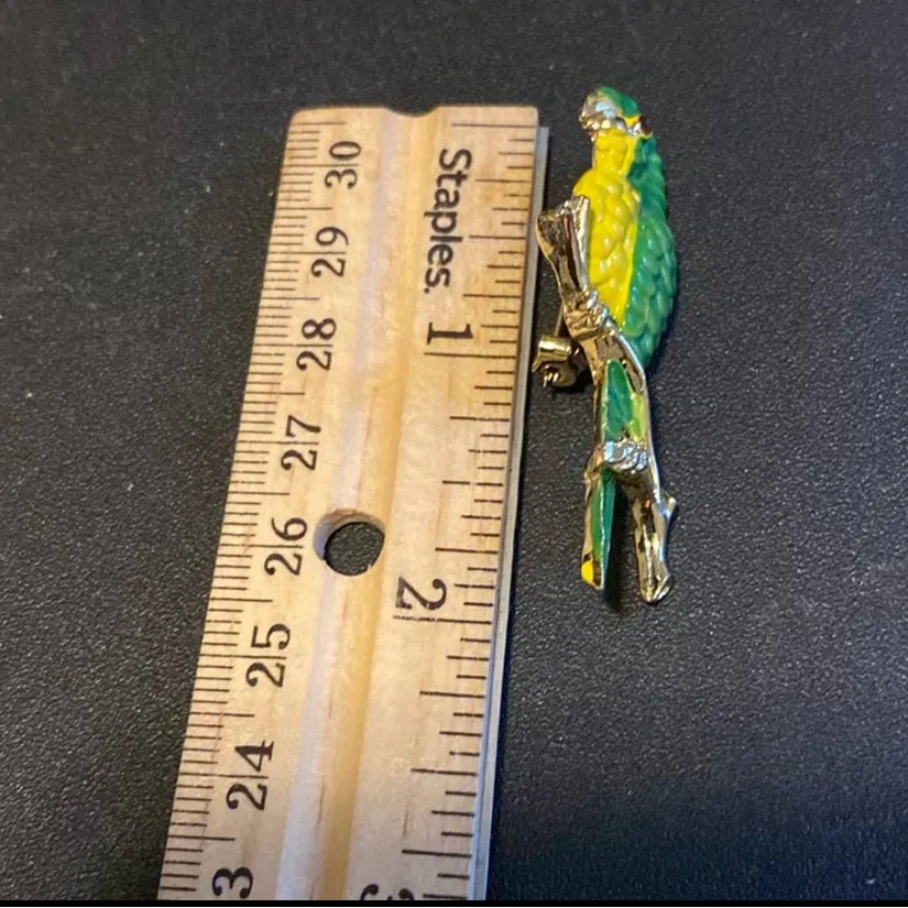 Gerry’s Gold Tone parakeet Brooch Green - Image 5