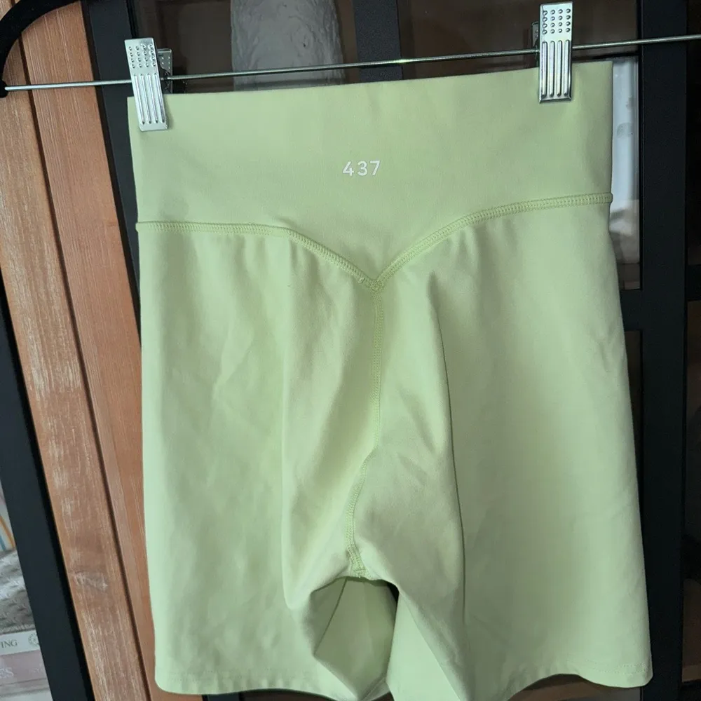 437 V Criss cross biker shorts iced matcha mint high rise alix earle workout - Image 4