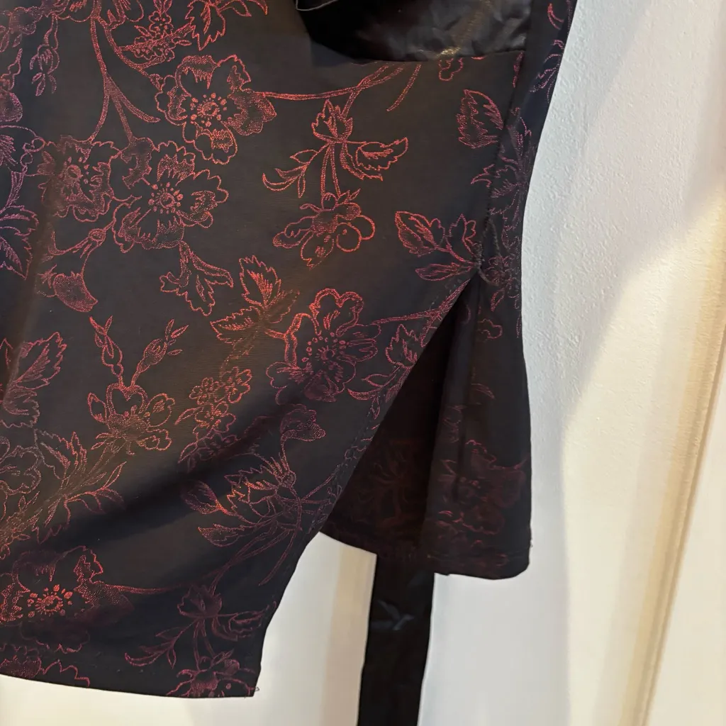 Karel Euro Chocolate Brown Womens Faux Wrap Top Floral Red Metallic Satin Trim M Size M - Image 4